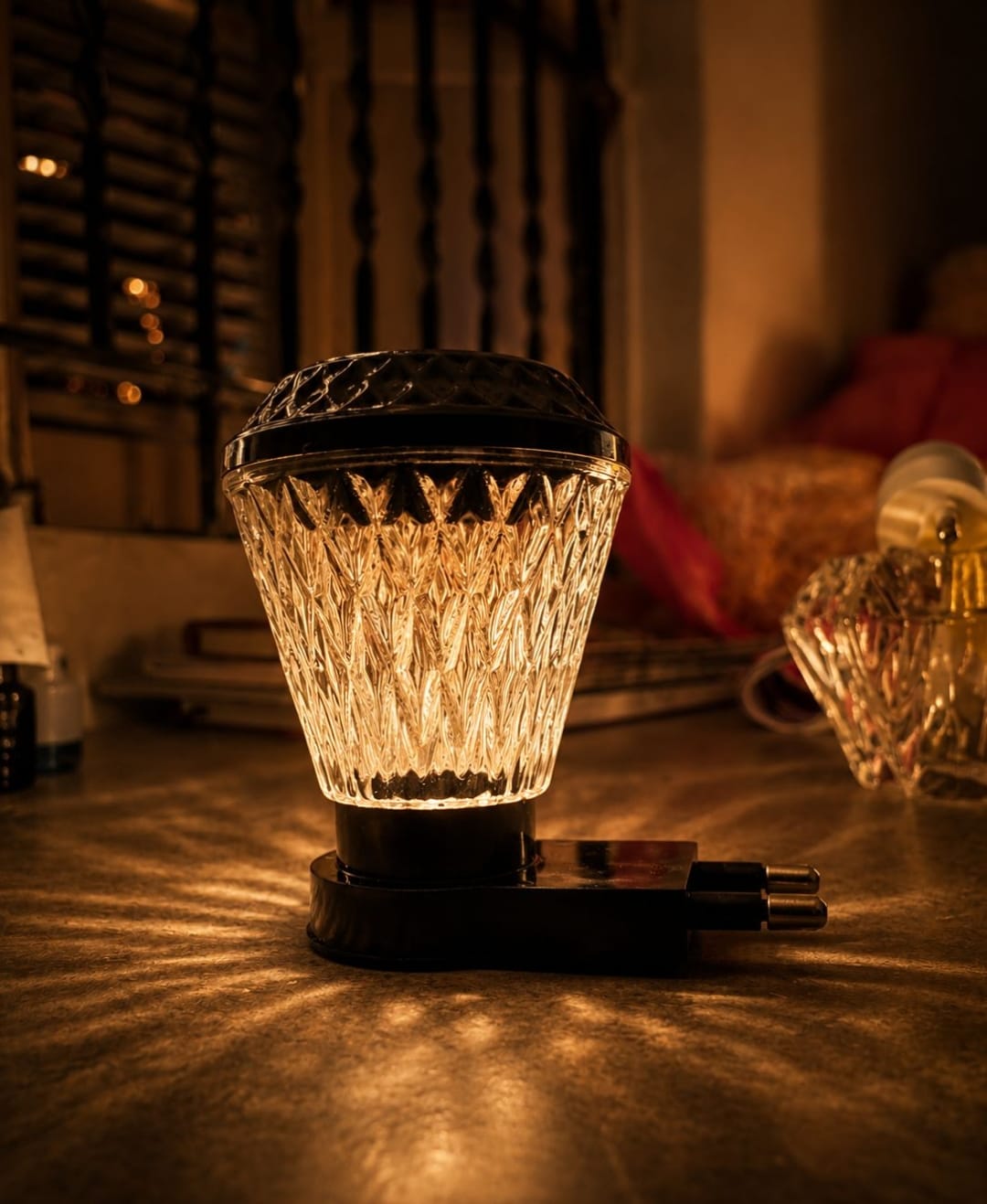 Diamond Style 0.5W 2-Pin Plug & Play Night Lamp (Random Color)
